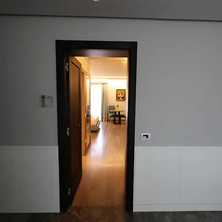 Apartment Palazzo De Gregorio - *