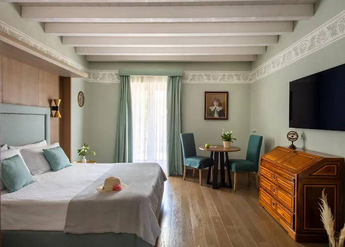 Palazzo De Gregorio - *